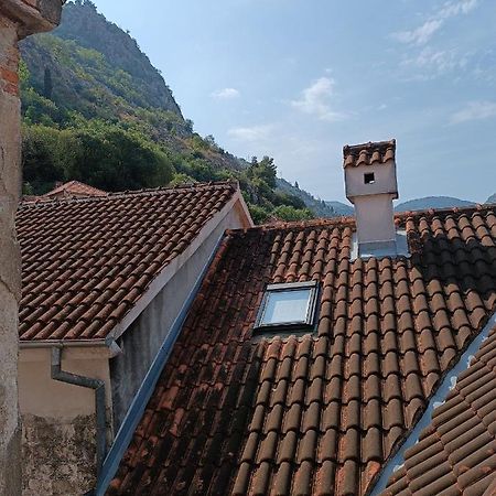 Nova Dvokrevetna Soba Sa Dva Odvojena Kreveta I Zajednickim Kupatilom Hotel Kotor Exterior foto