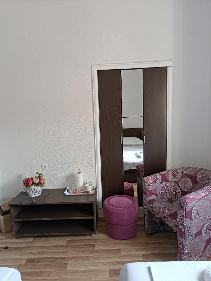 Nova Dvokrevetna Soba Sa Dva Odvojena Kreveta I Zajednickim Kupatilom Hotel Kotor Exterior foto