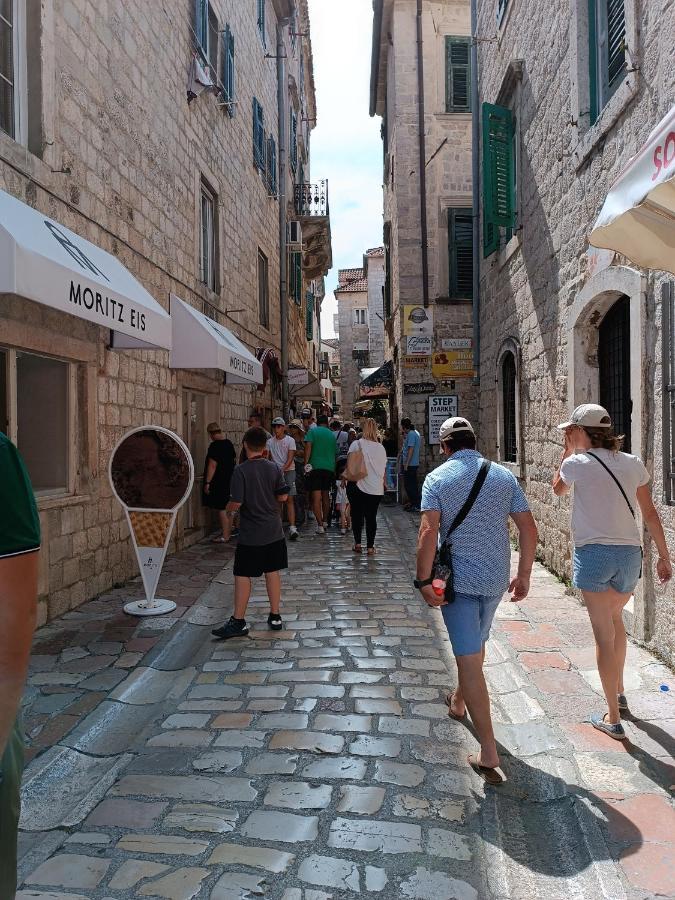 Nova Dvokrevetna Soba Sa Dva Odvojena Kreveta I Zajednickim Kupatilom Hotel Kotor Exterior foto
