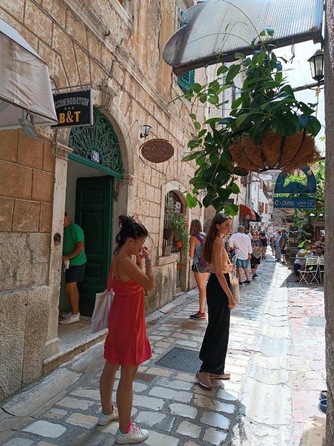 Nova Dvokrevetna Soba Sa Dva Odvojena Kreveta I Zajednickim Kupatilom Hotel Kotor Exterior foto