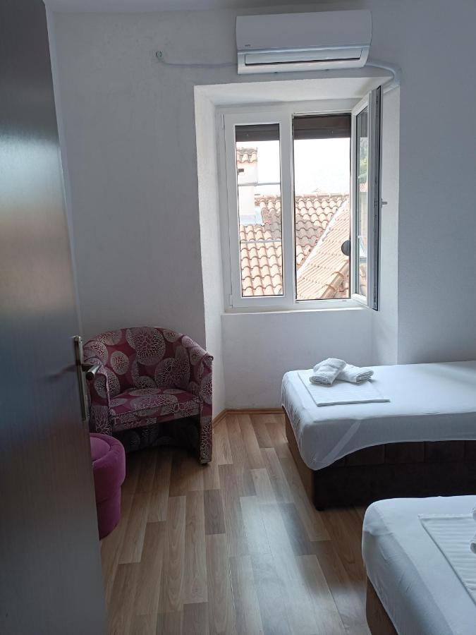 Nova Dvokrevetna Soba Sa Dva Odvojena Kreveta I Zajednickim Kupatilom Hotel Kotor Exterior foto